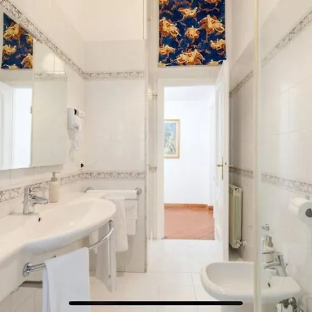 In Front Of Coliseum 2 דירה