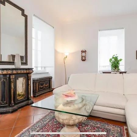 Apartment In Front Of Coliseum 2 *