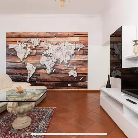 In Front Of Coliseum 2 شقة *